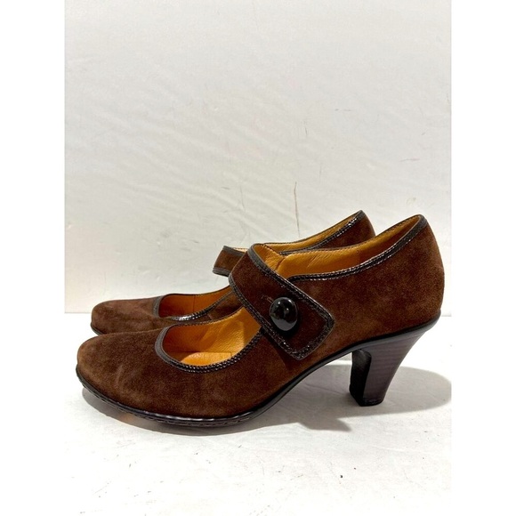 Sofft Shoes Mary Jane Brown Suede Almond Toe Block Heels Button Womens size 8.5 - Picture 1 of 7